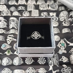 Bague en argent à nœud de sorcière