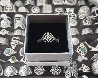Witch's Knot Silver Ring