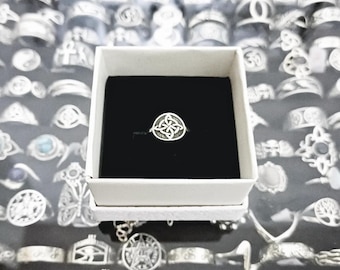 Witch's Knot Ring made of 925 sterling silver