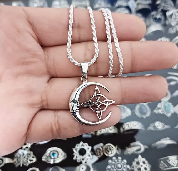Collana Pentacolo pietre blu rosse o nere - wicca esoterismo