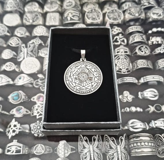 Colgante Siete Arcángeles fabricado en plata de ley 925/ Sterling Silver Seven Archangels Pendant made of 925 sterling silver