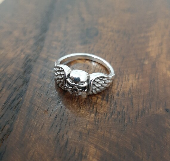 Significado de usar un anillo de calavera new arrivals