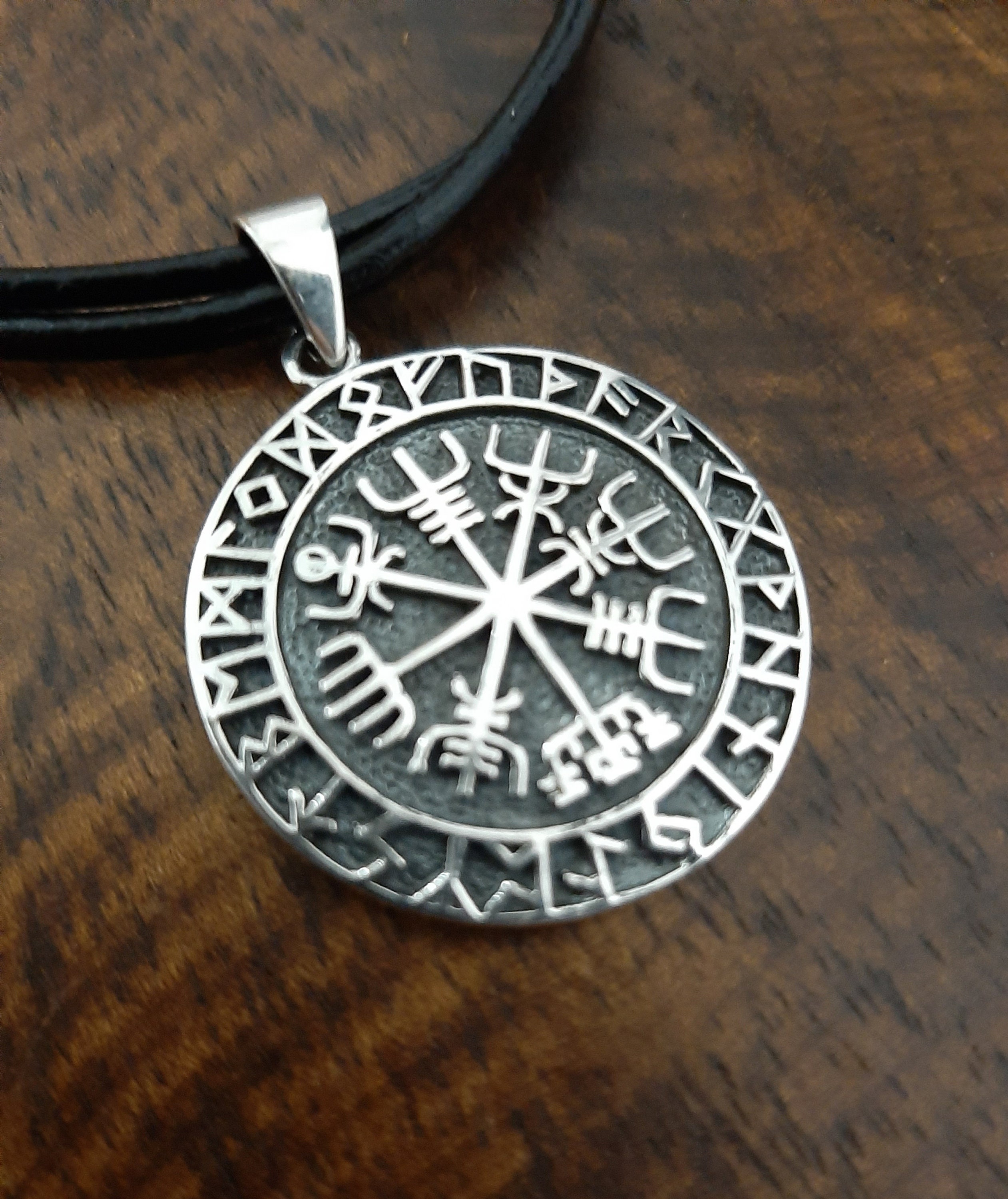 Vegvisir pendant Clearance