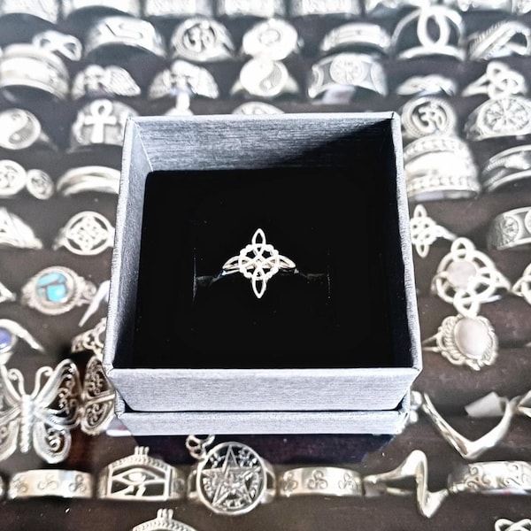 Witches' Knot Ring made of 925 sterling silver