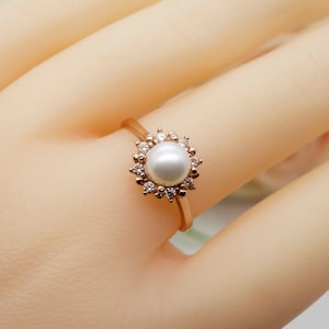 Pearl Halo Ring, Delicate Pearl Ring, Freshwater Pearl Ring, Vintage  Ring, June Birthstone Ring, Pearl Statement Ring, Silver Pearl Ring