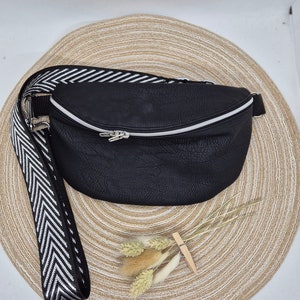 Bauchtasche Hipbag Leder vegan Crossbag Handmade schwarz Schultertasche Muttertag Frau Tochter Mädchen Schultergurt klein