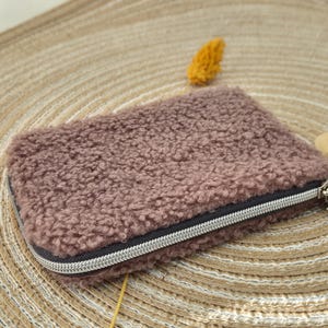 Mini-Geldbörse aus Bouclé in Altrosa - stilvoll & kompakt