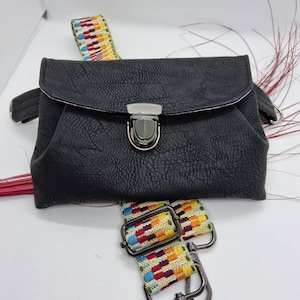 edle kleine Bauchtasche Hipbag Leder Crossbag Handmade schwarz Schultertasche Geburtstag Frau Tochter Mädchen Schultergurt