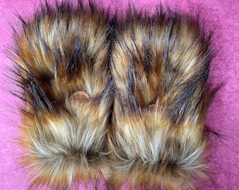 Fingerless lion/fox paws