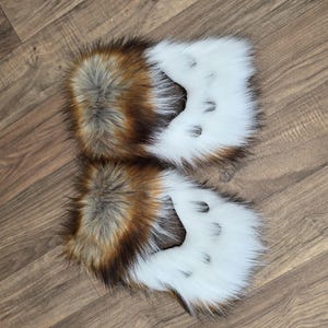 Fingerless fox paws