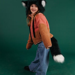 Cappello e coda di lupo in pelliccia sintetica