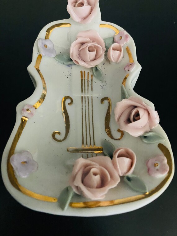 Collectible Japan 1940’s White Porcelain Violin T… - image 5
