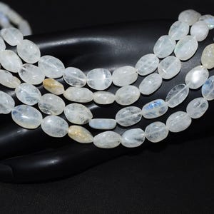 White Rainbow Moonstone Smooth Oval Nuggets Shape Beads , White Rainbow Moonstone Smooth Gems, Sold By Strand, 8x10-9x14 mm, 14&quot;, 19JJE060