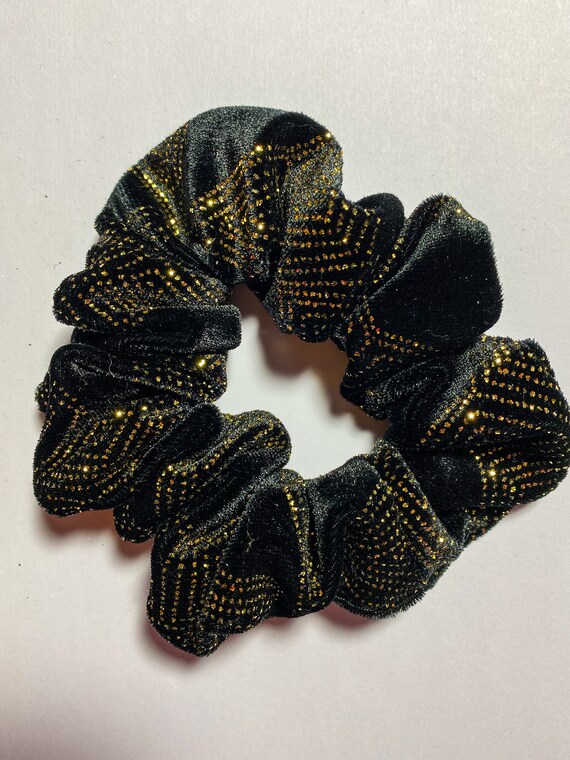 VELVET SCRUNCHIE SPARKLED CHAMPAGNE VELVET SCRUNCHIE SPARKLED CHAMPAGNE