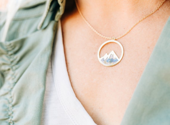 Circle mountain necklace sale