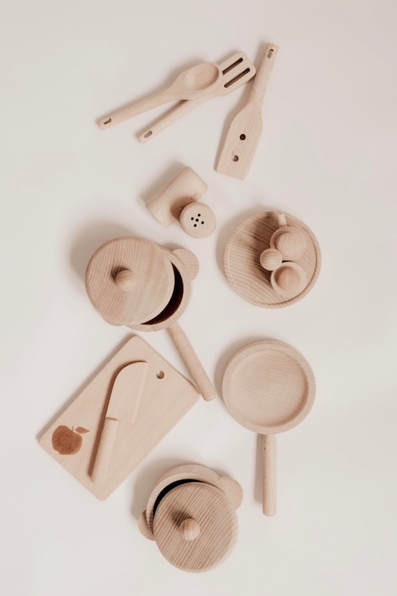 Spielküche Spielzeug-Set aus Holz: Töpfe, Pfannen und Kochset. Buchenholz Pretend Food, Geschenk des Kindes