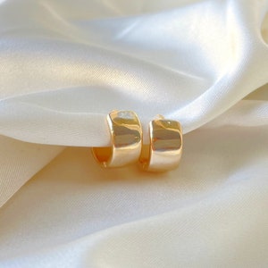 Thick huggie hoop earrings gold, thick hoop earrings, chubby hoops, huggie earrings, chunky gold hoops, gold filled hoops, small hoops