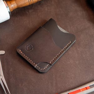 Portafoglio n. 08 / Portafoglio minimalista in pelle / Portafoglio fatto a mano / Portafoglio sottile da uomo / EDC / Portafoglio da portare tutti i giorni