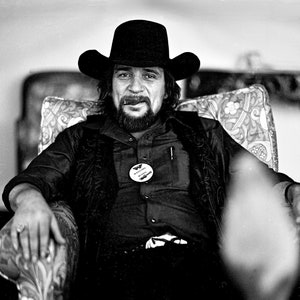 Waylon Jennings relaxing