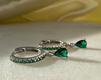 Emerald green silver 925 earrings with zirconia stones