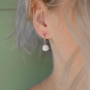 Elegant hoop earrings in 925 silver with pearls