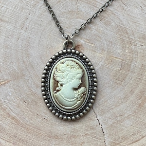Necklace with gem/cameo cabochon Victorian