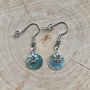 Earrings with mother of pearl & silver-colored flower pendant