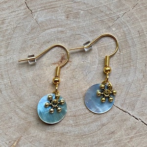 Earrings with mother of pearl & gold-colored star pendant