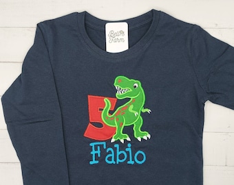 Dinosaurier Geburtstagsshirt bestickt - personalisiert mit Name und roter Zahl - Shirt Dino T-Rex, Geburtstagsgeschenk Geburtstag Junge Kind
