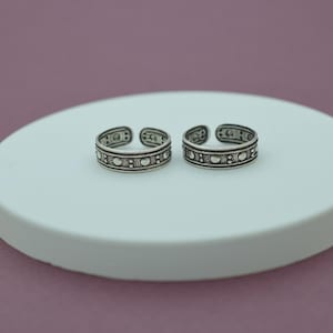 Gemtastic Dot Pattern Toe Rings Pair | 925 Sterling Silver Adjustable Hypoallergenic Boho Tribal Foot Jewelry | Unique Summer Gift