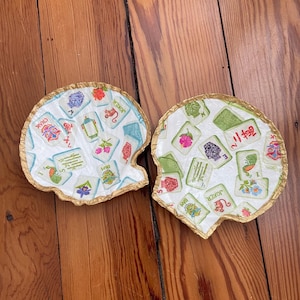 Piattini portagioie a forma di conchiglia di capasanta con decorazione decoupage a tema Mahjong