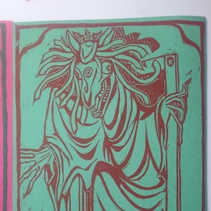 Mari Lwyd Holiday Linocut Print, com opção de adesivo e cartão