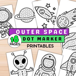 Puede incluir: Imprimibles de marcadores de puntos con temática espacial en blanco y negro. Las imágenes incluyen un astronauta, planetas, un cohete, un cometa y un extraterrestre. El texto de la imagen dice "Outer Space Dot Marker Printables" y "18 Pages".