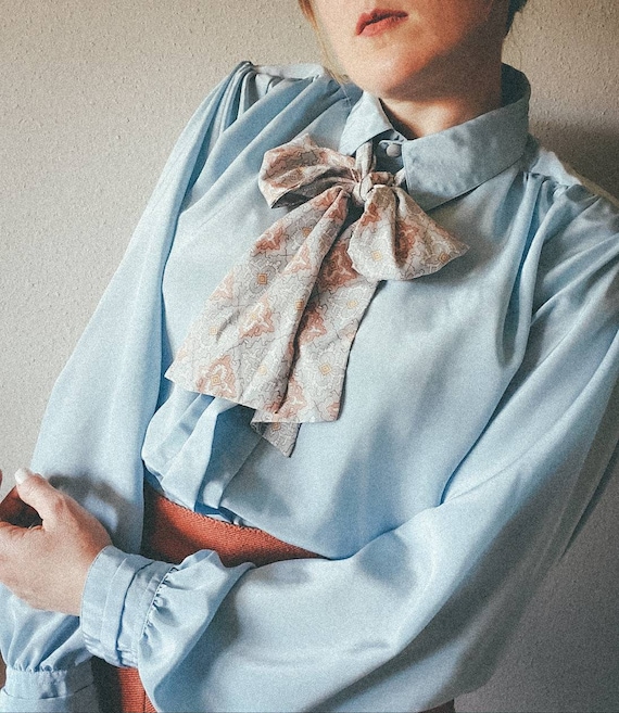 vintage 70s does 40s light blue blouse with pussy