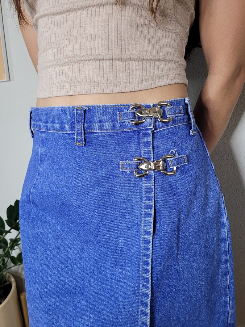 Vintage 90s Cotton Denim Mom Skort, Medium 28 Waist, High Rise Watch LA USA Blue Jean Wrap Skirt Shorts, Silver Belt Buckle Hardware image 10