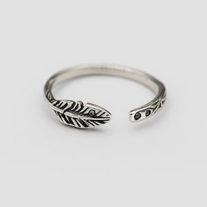 Feather Ring 925 Sterling silver / Crystal Spiritual Feather Ring Silver/ Womens silver ring / For Her/ Sentimental Ring / Gift for her