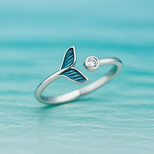 Dolphin Tale Ring / Silver Dolphin Ring / Gift for Her / Crystal ring / Nature inspired / summer ring / Sea inspired Jewellery