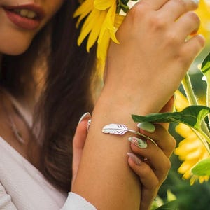 Sterling Silver Feather Bangle / Adjustable Spiritual Bracelet for Women / Boho Jewellery / Minimalist Nature-Inspired Design