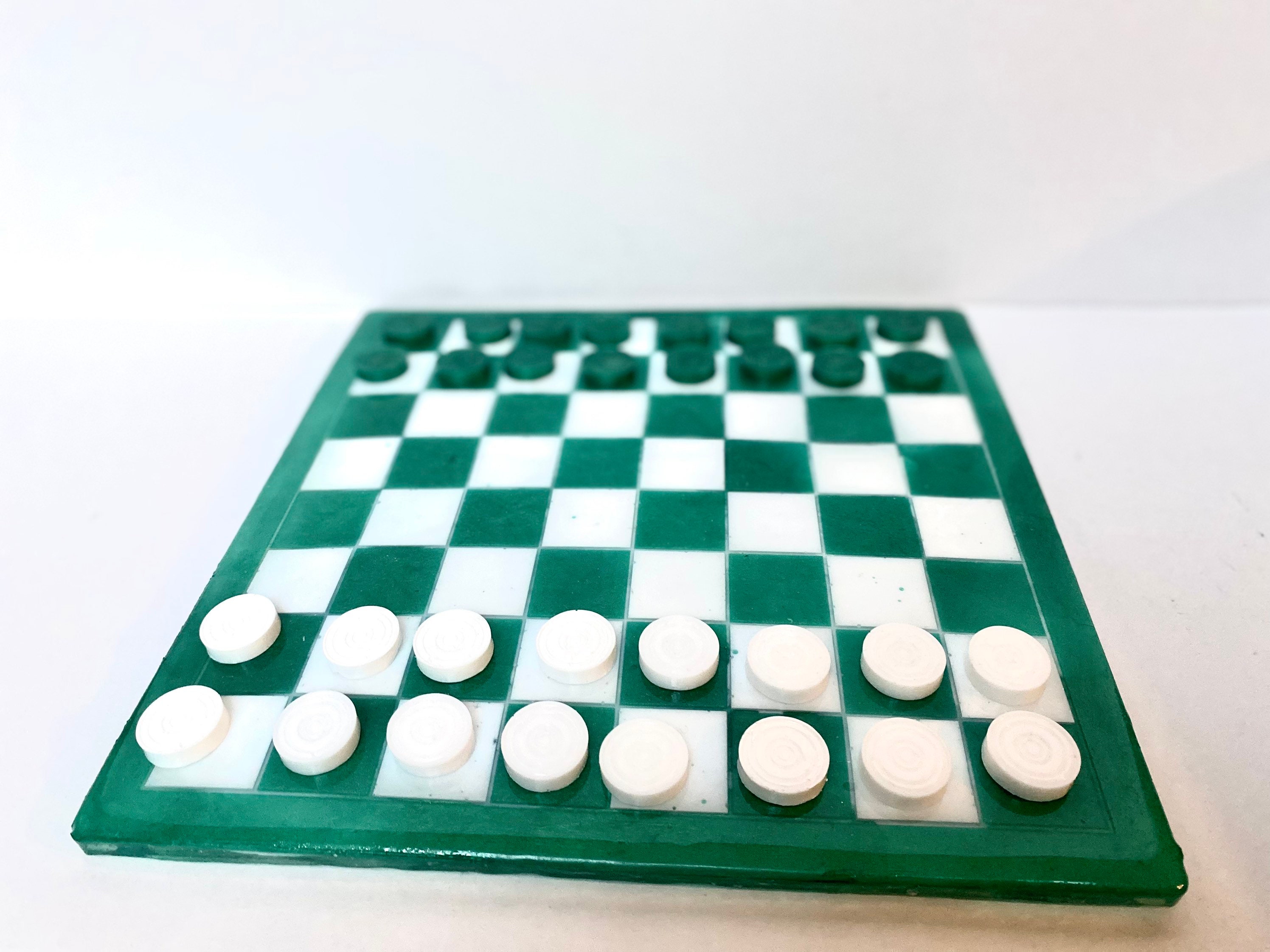 RUSSIAN CHECKERS (SHASHKI) — play against computer or real people