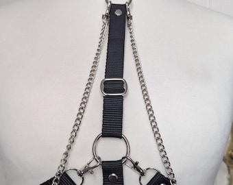 Harness mit abnehmbaren Ketten