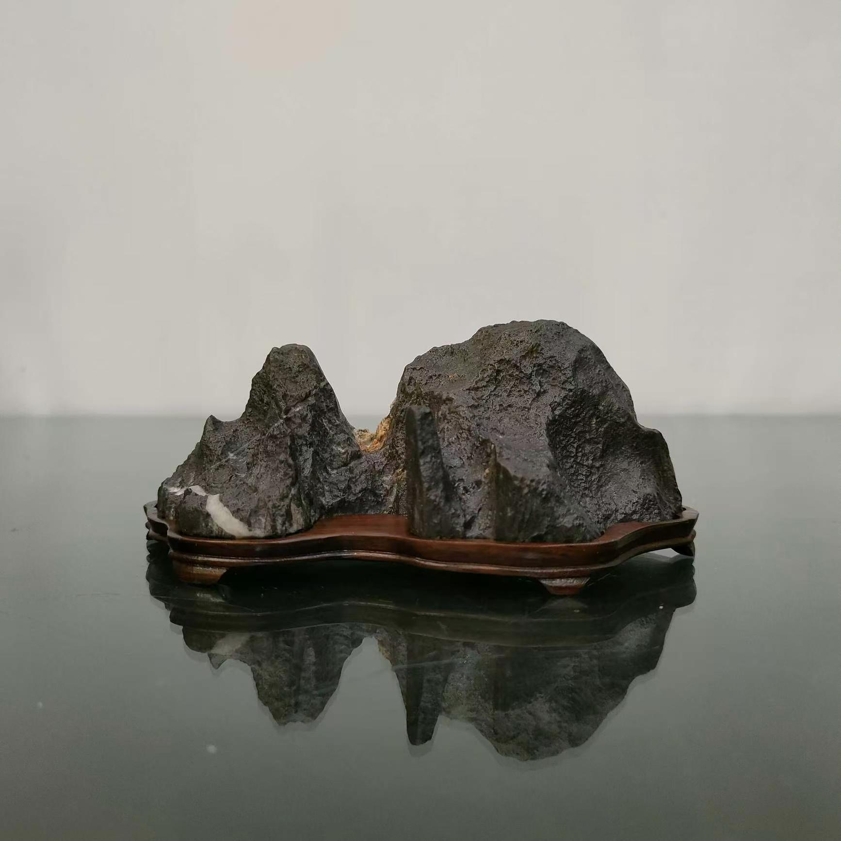 China Natural Stone Mountain Stones Bonsai Suiseki Lingbi Stone