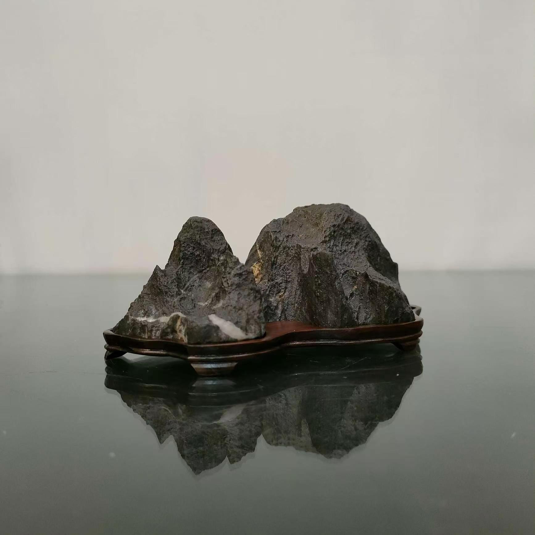 China Natural Stone Mountain Stones Bonsai Suiseki Lingbi Stone