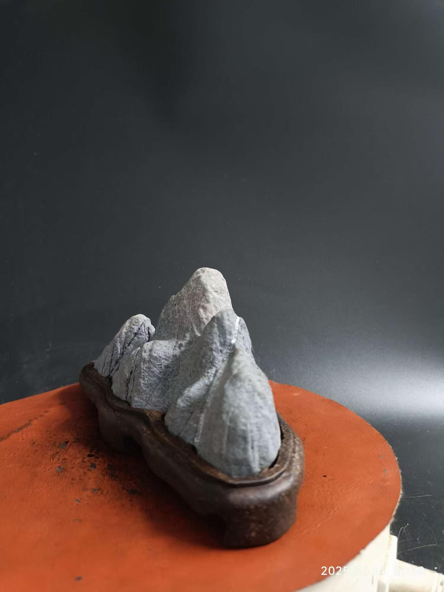 China Natural Stone Mountain Stones Bonsai Suiseki Youlan Orchid