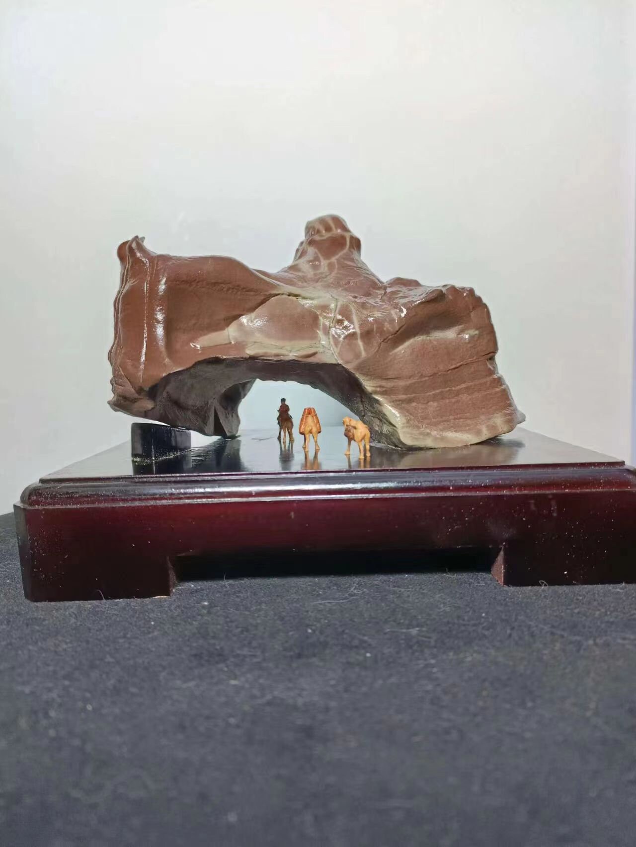 中国 天然太湖石 紅木 中国 天然太湖石 紅木 美術品・アンティーク・コレクション