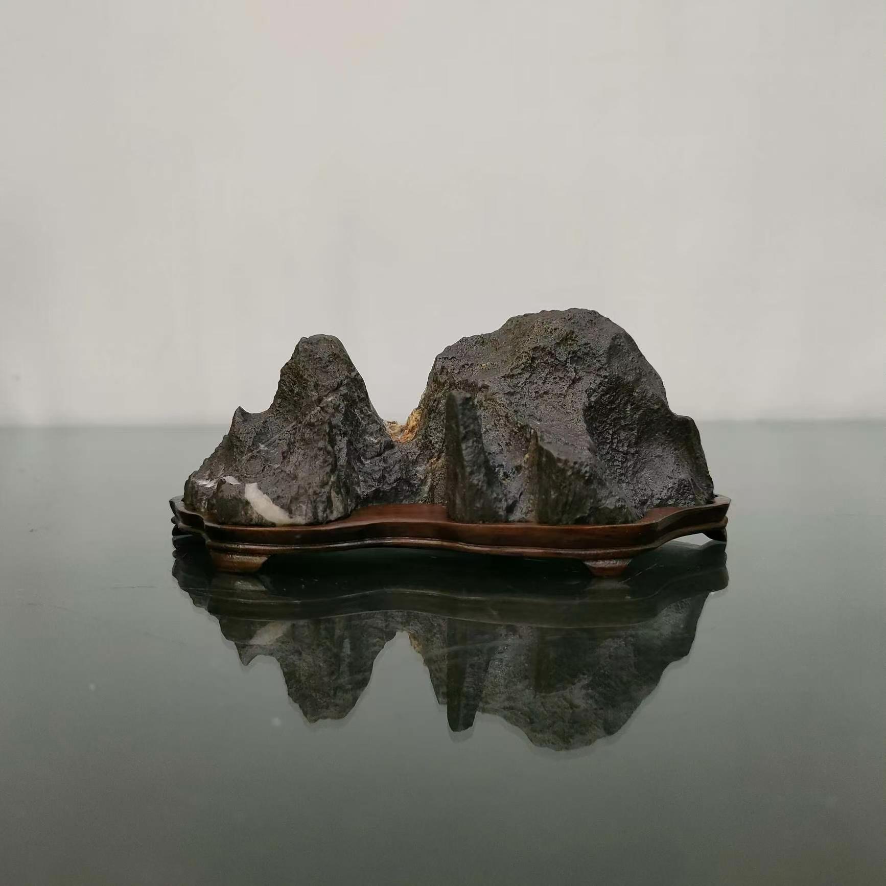 China Natural Stone Mountain Stones Bonsai Suiseki Lingbi Stone