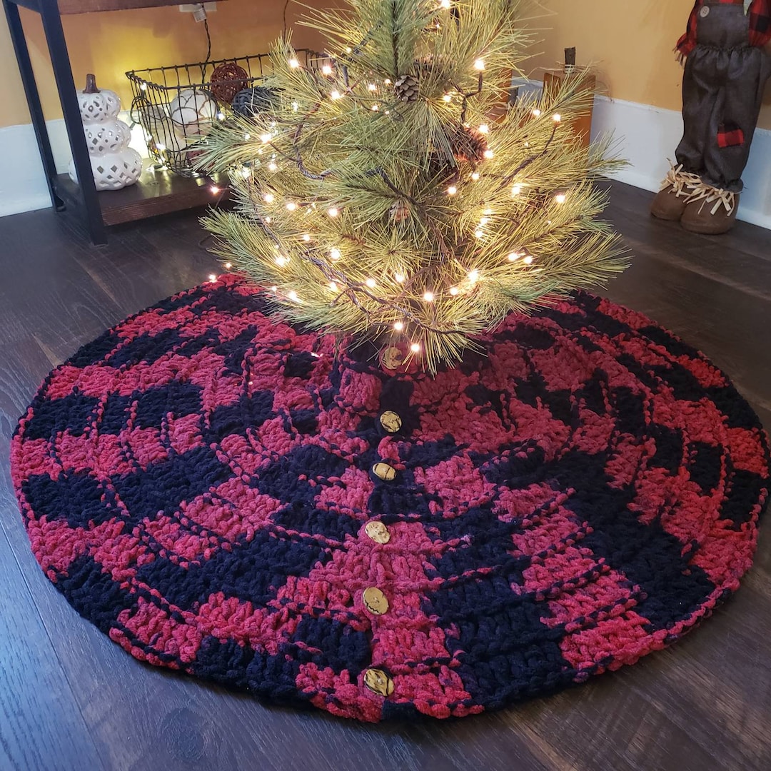 Red And Black Tree Skirt 