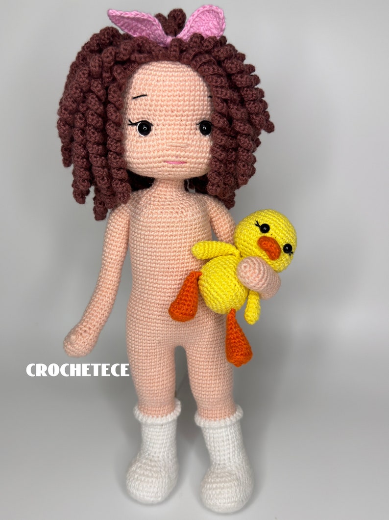 Muñeca patrón de ganchillo Muñeca Amigurumi MİA y Patito English/Français/Português/Espanol imagen 9