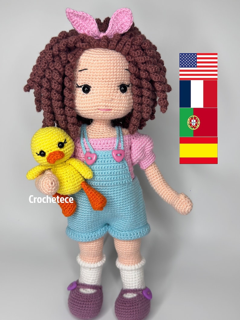 Muñeca patrón de ganchillo Muñeca Amigurumi MİA y Patito English/Français/Português/Espanol imagen 1