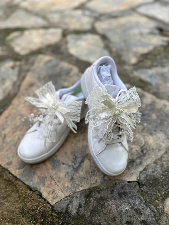 Perle matrimonio scarpe converse fiocco nappe