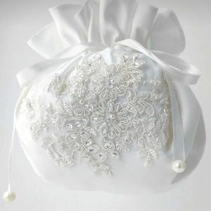 【DEINET】LACE STRING BAG (IVORY) Perfect Bridal Nutmeg Dyeable Ivory Satin and Sequin Lace
